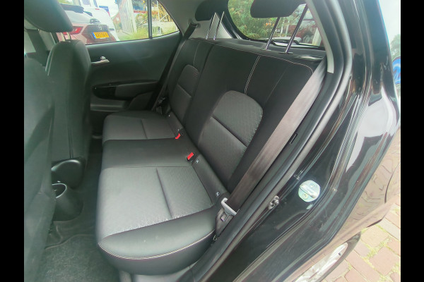 Kia Picanto 1.0 DPi DynamicLine uit 2024 Rijklaar + Fabrieksgarantie “Sinds 1970 | 5.000+ reviews | Score 9,5 | Service zoals ’t hoort” Henk Jongen Auto's in Helmond,  al 50 jaar service zoals 't hoort!