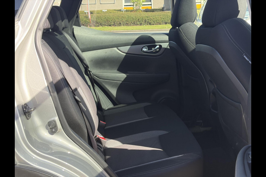 Nissan QASHQAI 1.3 DIG-T N-Motion 159pk | Trekhaak | 1.500kg trekgewicht | Panoramadak | Stoelverwarming