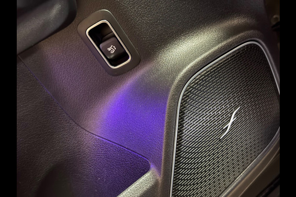 Mercedes-Benz Glb 250 Premium Plus Amg | Pano | Trekhaak | Sfeerverlichting | Camera | Carplay | Stoelverwarming | Burmester | NAP