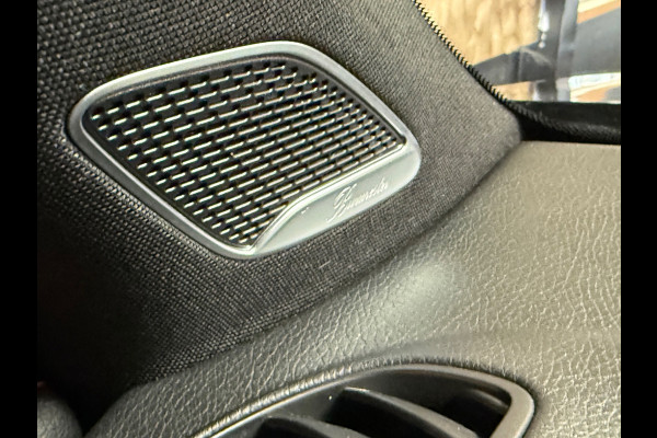 Mercedes-Benz Glb 250 Premium Plus Amg | Pano | Trekhaak | Sfeerverlichting | Camera | Carplay | Stoelverwarming | Burmester | NAP