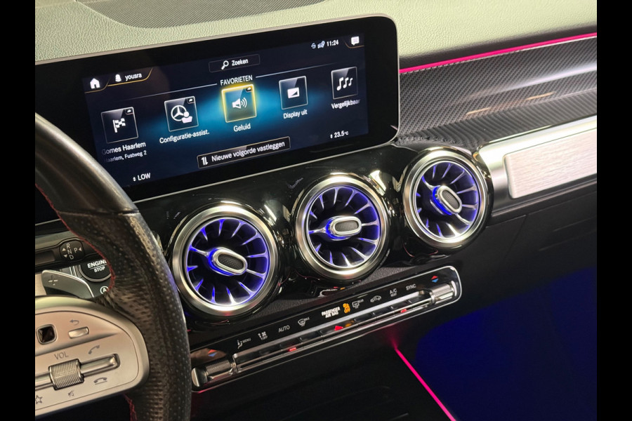Mercedes-Benz Glb 250 Premium Plus Amg | Pano | Trekhaak | Sfeerverlichting | Camera | Carplay | Stoelverwarming | Burmester | NAP