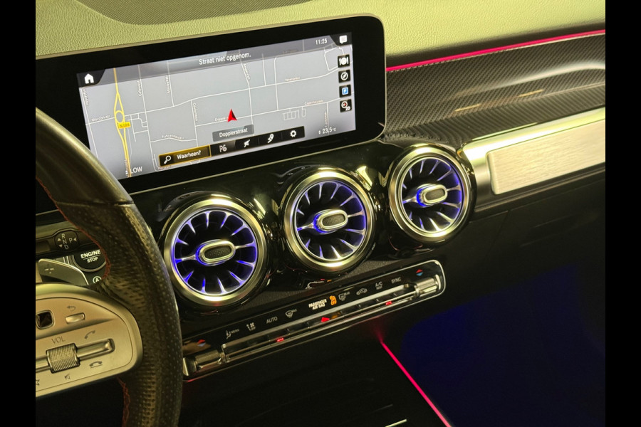Mercedes-Benz Glb 250 Premium Plus Amg | Pano | Trekhaak | Sfeerverlichting | Camera | Carplay | Stoelverwarming | Burmester | NAP