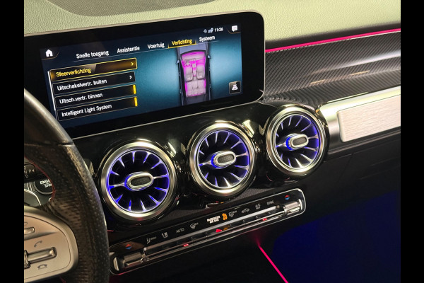Mercedes-Benz Glb 250 Premium Plus Amg | Pano | Trekhaak | Sfeerverlichting | Camera | Carplay | Stoelverwarming | Burmester | NAP
