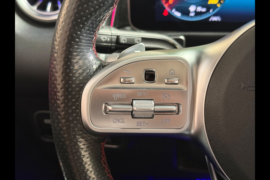 Mercedes-Benz Glb 250 Premium Plus Amg | Pano | Trekhaak | Sfeerverlichting | Camera | Carplay | Stoelverwarming | Burmester | NAP