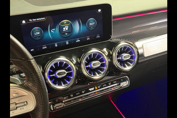 Mercedes-Benz Glb 250 Premium Plus Amg | Pano | Trekhaak | Sfeerverlichting | Camera | Carplay | Stoelverwarming | Burmester | NAP