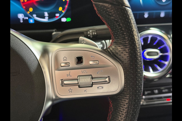 Mercedes-Benz Glb 250 Premium Plus Amg | Pano | Trekhaak | Sfeerverlichting | Camera | Carplay | Stoelverwarming | Burmester | NAP