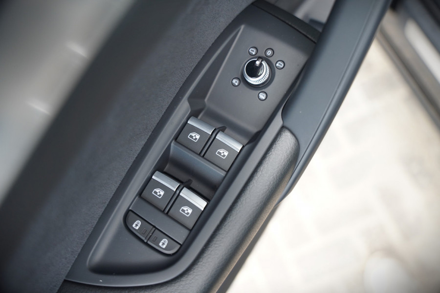 Audi Q5 Sportback 50 TFSI e S edition S-Line | Luchtvering | RS Seats | Stoelverwarming | Ambiance Verlichting | Camera | Cruise Control | Navigatie | Apple Carplay | Keyless | Trekhaak | Matrix LED | SOH 80%