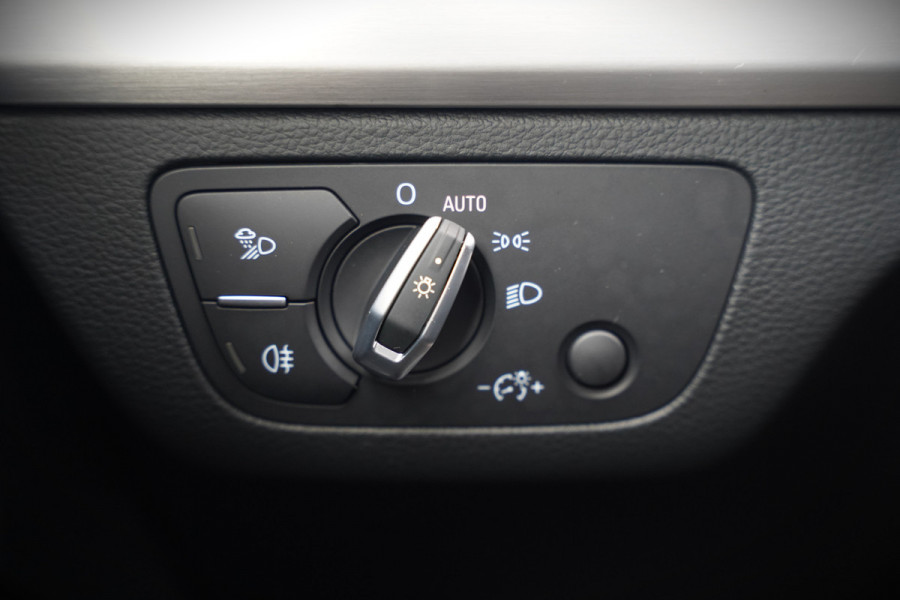 Audi Q5 Sportback 50 TFSI e S edition S-Line | Luchtvering | RS Seats | Stoelverwarming | Ambiance Verlichting | Camera | Cruise Control | Navigatie | Apple Carplay | Keyless | Trekhaak | Matrix LED | SOH 80%