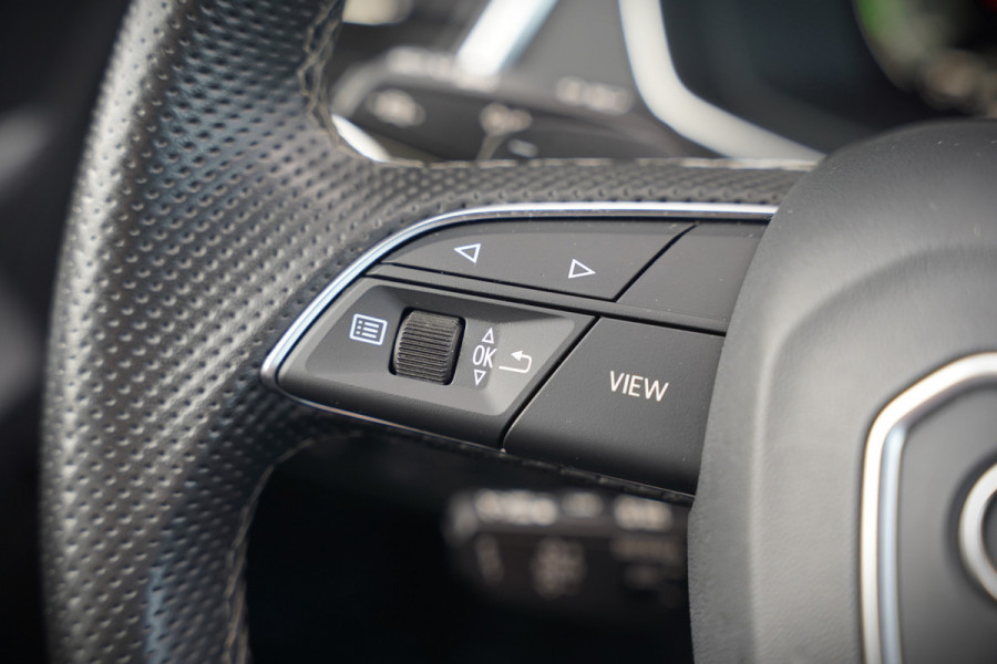 Audi Q5 Sportback 50 TFSI e S edition S-Line | Luchtvering | RS Seats | Stoelverwarming | Ambiance Verlichting | Camera | Cruise Control | Navigatie | Apple Carplay | Keyless | Trekhaak | Matrix LED | SOH 80%