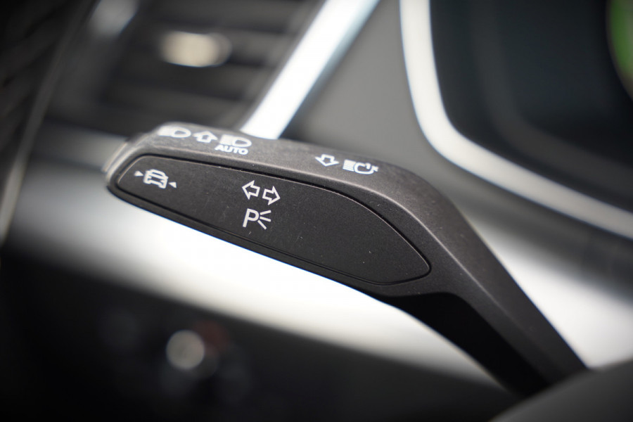 Audi Q5 Sportback 50 TFSI e S edition S-Line | Luchtvering | RS Seats | Stoelverwarming | Ambiance Verlichting | Camera | Cruise Control | Navigatie | Apple Carplay | Keyless | Trekhaak | Matrix LED | SOH 80%
