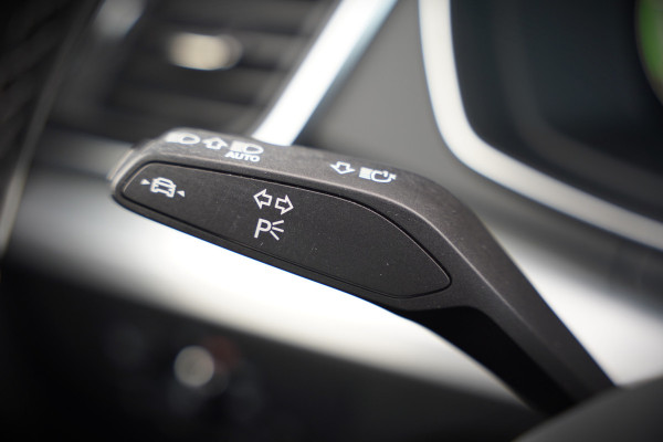 Audi Q5 Sportback 50 TFSI e S edition S-Line | Luchtvering | RS Seats | Stoelverwarming | Ambiance Verlichting | Camera | Cruise Control | Navigatie | Apple Carplay | Keyless | Trekhaak | Matrix LED | SOH 80%