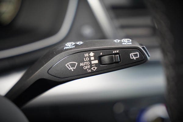 Audi Q5 Sportback 50 TFSI e S edition S-Line | Luchtvering | RS Seats | Stoelverwarming | Ambiance Verlichting | Camera | Cruise Control | Navigatie | Apple Carplay | Keyless | Trekhaak | Matrix LED | SOH 80%