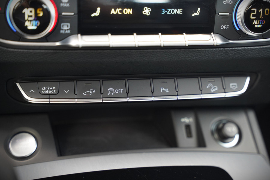 Audi Q5 Sportback 50 TFSI e S edition S-Line | Luchtvering | RS Seats | Stoelverwarming | Ambiance Verlichting | Camera | Cruise Control | Navigatie | Apple Carplay | Keyless | Trekhaak | Matrix LED | SOH 80%