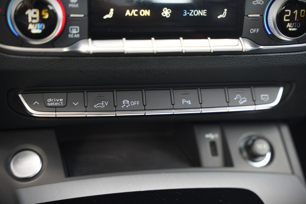 Audi Q5 Sportback 50 TFSI e S edition S-Line | Luchtvering | RS Seats | Stoelverwarming | Ambiance Verlichting | Camera | Cruise Control | Navigatie | Apple Carplay | Keyless | Trekhaak | Matrix LED | SOH 80%