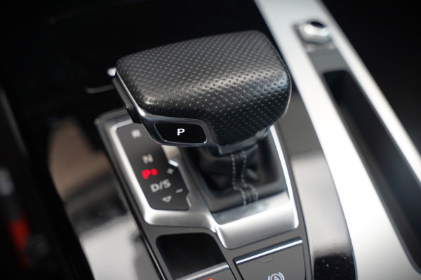 Audi Q5 Sportback 50 TFSI e S edition S-Line | Luchtvering | RS Seats | Stoelverwarming | Ambiance Verlichting | Camera | Cruise Control | Navigatie | Apple Carplay | Keyless | Trekhaak | Matrix LED | SOH 80%