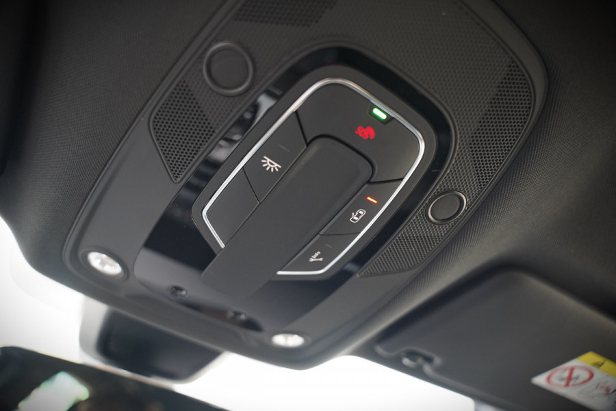 Audi Q5 Sportback 50 TFSI e S edition S-Line | Luchtvering | RS Seats | Stoelverwarming | Ambiance Verlichting | Camera | Cruise Control | Navigatie | Apple Carplay | Keyless | Trekhaak | Matrix LED | SOH 80%
