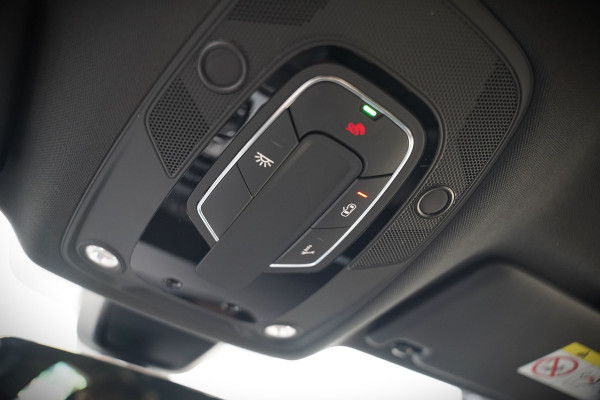 Audi Q5 Sportback 50 TFSI e S edition S-Line | Luchtvering | RS Seats | Stoelverwarming | Ambiance Verlichting | Camera | Cruise Control | Navigatie | Apple Carplay | Keyless | Trekhaak | Matrix LED | SOH 80%