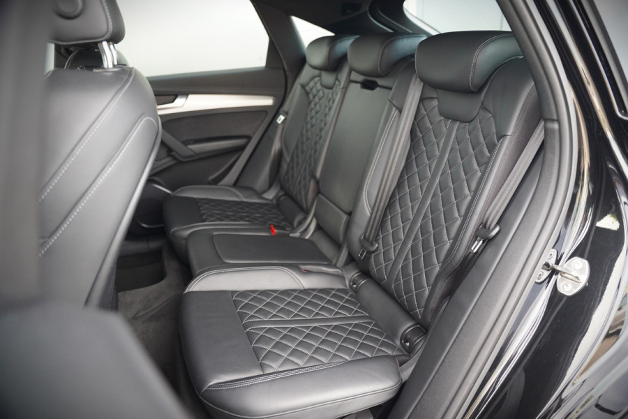 Audi Q5 Sportback 50 TFSI e S edition S-Line | Luchtvering | RS Seats | Stoelverwarming | Ambiance Verlichting | Camera | Cruise Control | Navigatie | Apple Carplay | Keyless | Trekhaak | Matrix LED | SOH 80%