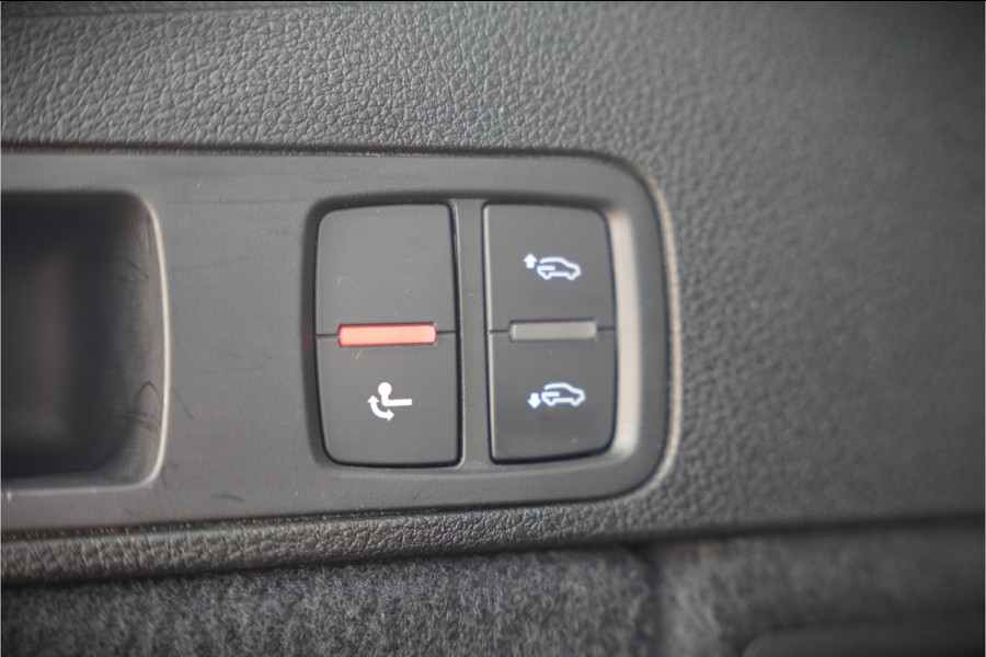 Audi Q5 Sportback 50 TFSI e S edition S-Line | Luchtvering | RS Seats | Stoelverwarming | Ambiance Verlichting | Camera | Cruise Control | Navigatie | Apple Carplay | Keyless | Trekhaak | Matrix LED | SOH 80%