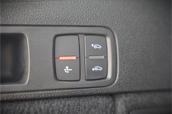 Audi Q5 Sportback 50 TFSI e S edition S-Line | Luchtvering | RS Seats | Stoelverwarming | Ambiance Verlichting | Camera | Cruise Control | Navigatie | Apple Carplay | Keyless | Trekhaak | Matrix LED | SOH 80%