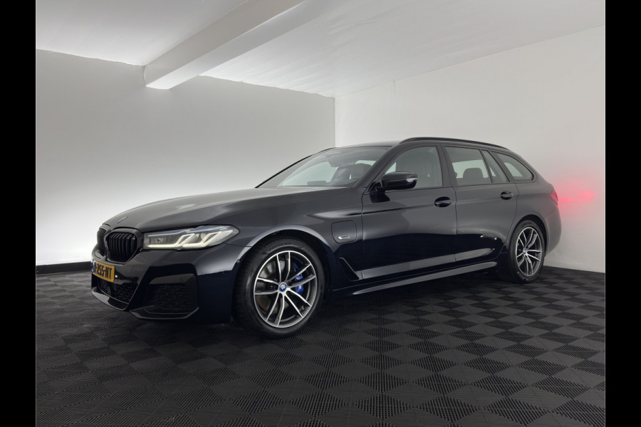 BMW 5 Serie Touring 530e M-Sportpack Business Edition Plus (Plug-in) {SoH-85%} (INCL-BTW) *LEATHER | LASER-LED | ADAPTIVE-CRUISE | BLINDSPOT | MEMORY-PACK | DIGI-COCKPIT | HIFI-SOUND | CAMERA | NAVI-FULLMAP | PRIVACY-GLASS | SHIFTPADDLES | AMBIENTLIGHT | HEAD-UP | 18"AL