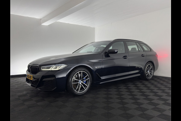 BMW 5 Serie Touring 530e M-Sportpack Business Edition Plus (Plug-in) {SoH-85%} (INCL-BTW) *LEATHER | LASER-LED | ADAPTIVE-CRUISE | BLINDSPOT | MEMORY-PACK | DIGI-COCKPIT | HIFI-SOUND | CAMERA | NAVI-FULLMAP | PRIVACY-GLASS | SHIFTPADDLES | AMBIENTLIGHT | HEAD-UP | 18"AL