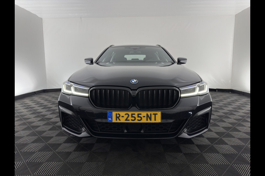 BMW 5 Serie Touring 530e M-Sportpack Business Edition Plus (Plug-in) {SoH-85%} (INCL-BTW) *LEATHER | LASER-LED | ADAPTIVE-CRUISE | BLINDSPOT | MEMORY-PACK | DIGI-COCKPIT | HIFI-SOUND | CAMERA | NAVI-FULLMAP | PRIVACY-GLASS | SHIFTPADDLES | AMBIENTLIGHT | HEAD-UP | 18"AL