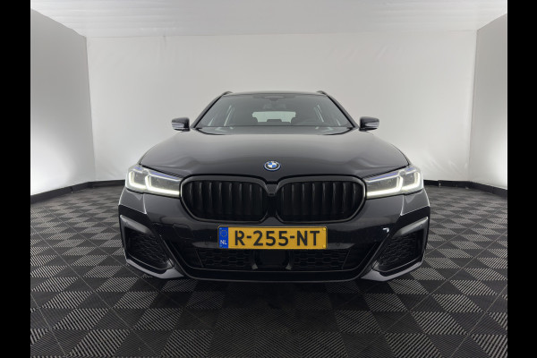 BMW 5 Serie Touring 530e M-Sportpack Business Edition Plus (Plug-in) {SoH-85%} (INCL-BTW) *LEATHER | LASER-LED | ADAPTIVE-CRUISE | BLINDSPOT | MEMORY-PACK | DIGI-COCKPIT | HIFI-SOUND | CAMERA | NAVI-FULLMAP | PRIVACY-GLASS | SHIFTPADDLES | AMBIENTLIGHT | HEAD-UP | 18"AL