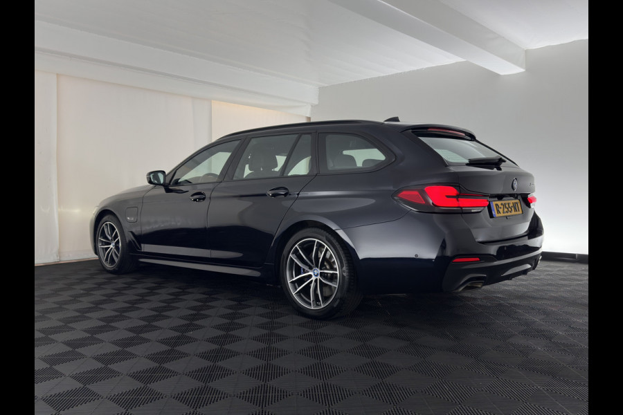 BMW 5 Serie Touring 530e M-Sportpack Business Edition Plus (Plug-in) {SoH-85%} (INCL-BTW) *LEATHER | LASER-LED | ADAPTIVE-CRUISE | BLINDSPOT | MEMORY-PACK | DIGI-COCKPIT | HIFI-SOUND | CAMERA | NAVI-FULLMAP | PRIVACY-GLASS | SHIFTPADDLES | AMBIENTLIGHT | HEAD-UP | 18"AL