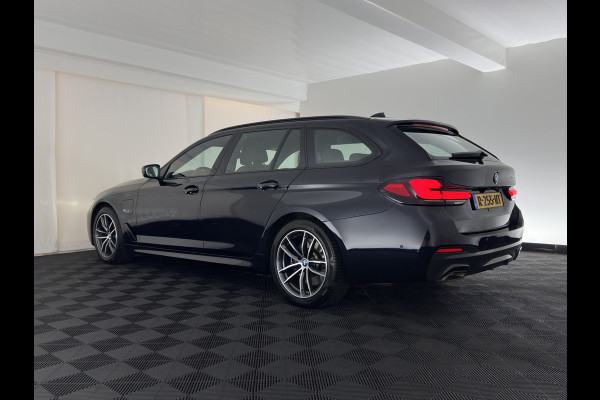 BMW 5 Serie Touring 530e M-Sportpack Business Edition Plus (Plug-in) {SoH-85%} (INCL-BTW) *LEATHER | LASER-LED | ADAPTIVE-CRUISE | BLINDSPOT | MEMORY-PACK | DIGI-COCKPIT | HIFI-SOUND | CAMERA | NAVI-FULLMAP | PRIVACY-GLASS | SHIFTPADDLES | AMBIENTLIGHT | HEAD-UP | 18"AL