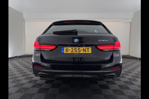 BMW 5 Serie Touring 530e M-Sportpack Business Edition Plus (Plug-in) {SoH-85%} (INCL-BTW) *LEATHER | LASER-LED | ADAPTIVE-CRUISE | BLINDSPOT | MEMORY-PACK | DIGI-COCKPIT | HIFI-SOUND | CAMERA | NAVI-FULLMAP | PRIVACY-GLASS | SHIFTPADDLES | AMBIENTLIGHT | HEAD-UP | 18"AL