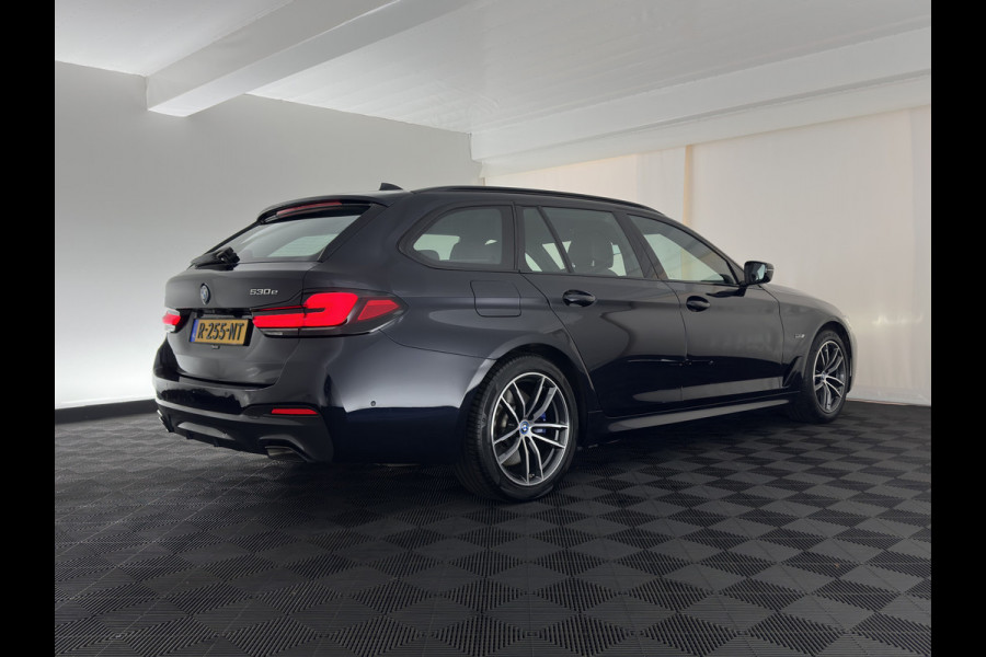 BMW 5 Serie Touring 530e M-Sportpack Business Edition Plus (Plug-in) {SoH-85%} (INCL-BTW) *LEATHER | LASER-LED | ADAPTIVE-CRUISE | BLINDSPOT | MEMORY-PACK | DIGI-COCKPIT | HIFI-SOUND | CAMERA | NAVI-FULLMAP | PRIVACY-GLASS | SHIFTPADDLES | AMBIENTLIGHT | HEAD-UP | 18"AL