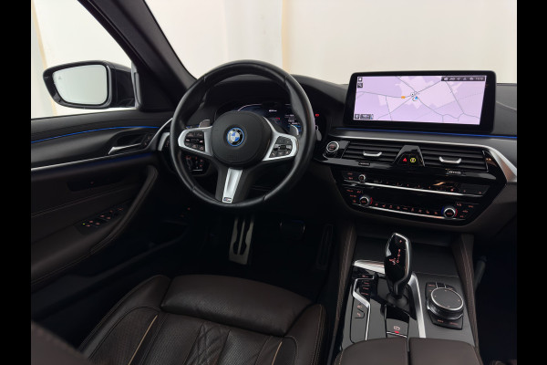 BMW 5 Serie Touring 530e M-Sportpack Business Edition Plus (Plug-in) {SoH-85%} (INCL-BTW) *LEATHER | LASER-LED | ADAPTIVE-CRUISE | BLINDSPOT | MEMORY-PACK | DIGI-COCKPIT | HIFI-SOUND | CAMERA | NAVI-FULLMAP | PRIVACY-GLASS | SHIFTPADDLES | AMBIENTLIGHT | HEAD-UP | 18"AL