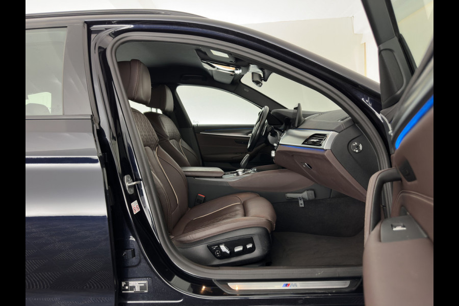 BMW 5 Serie Touring 530e M-Sportpack Business Edition Plus (Plug-in) {SoH-85%} (INCL-BTW) *LEATHER | LASER-LED | ADAPTIVE-CRUISE | BLINDSPOT | MEMORY-PACK | DIGI-COCKPIT | HIFI-SOUND | CAMERA | NAVI-FULLMAP | PRIVACY-GLASS | SHIFTPADDLES | AMBIENTLIGHT | HEAD-UP | 18"AL