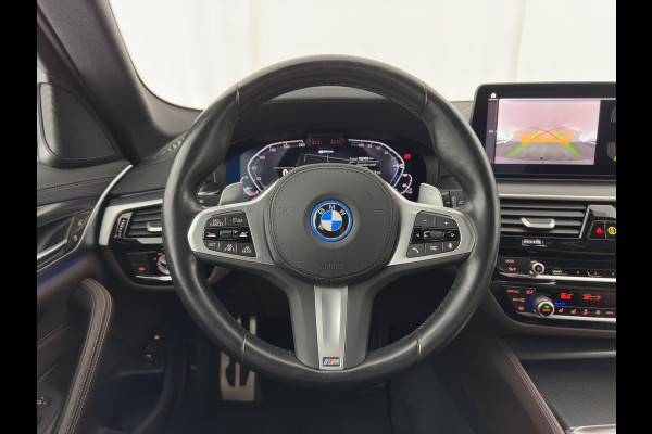 BMW 5 Serie Touring 530e M-Sportpack Business Edition Plus (Plug-in) {SoH-85%} (INCL-BTW) *LEATHER | LASER-LED | ADAPTIVE-CRUISE | BLINDSPOT | MEMORY-PACK | DIGI-COCKPIT | HIFI-SOUND | CAMERA | NAVI-FULLMAP | PRIVACY-GLASS | SHIFTPADDLES | AMBIENTLIGHT | HEAD-UP | 18"AL