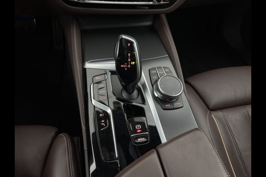 BMW 5 Serie Touring 530e M-Sportpack Business Edition Plus (Plug-in) {SoH-85%} (INCL-BTW) *LEATHER | LASER-LED | ADAPTIVE-CRUISE | BLINDSPOT | MEMORY-PACK | DIGI-COCKPIT | HIFI-SOUND | CAMERA | NAVI-FULLMAP | PRIVACY-GLASS | SHIFTPADDLES | AMBIENTLIGHT | HEAD-UP | 18"AL