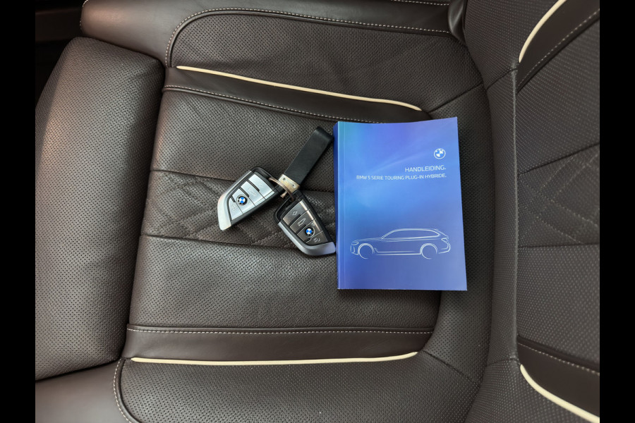 BMW 5 Serie Touring 530e M-Sportpack Business Edition Plus (Plug-in) {SoH-85%} (INCL-BTW) *LEATHER | LASER-LED | ADAPTIVE-CRUISE | BLINDSPOT | MEMORY-PACK | DIGI-COCKPIT | HIFI-SOUND | CAMERA | NAVI-FULLMAP | PRIVACY-GLASS | SHIFTPADDLES | AMBIENTLIGHT | HEAD-UP | 18"AL