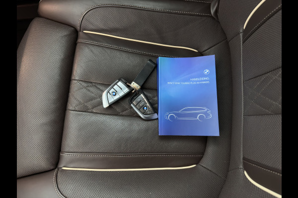 BMW 5 Serie Touring 530e M-Sportpack Business Edition Plus (Plug-in) {SoH-85%} (INCL-BTW) *LEATHER | LASER-LED | ADAPTIVE-CRUISE | BLINDSPOT | MEMORY-PACK | DIGI-COCKPIT | HIFI-SOUND | CAMERA | NAVI-FULLMAP | PRIVACY-GLASS | SHIFTPADDLES | AMBIENTLIGHT | HEAD-UP | 18"AL