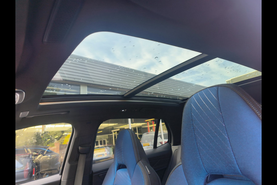 Lynk & Co 01 1.5 261PK Plug-in Hybrid * 360* camera Pano/dak Apple/Carplay Adaptive/Cruise Rijklaar + 12 maanden Bovag-garantie “Sinds 1970 | 5.000+ reviews | Score 9,5 | Service zoals ’t hoort” Henk Jongen Auto's in Helmond,  al 50 jaar service zoals 't hoort!