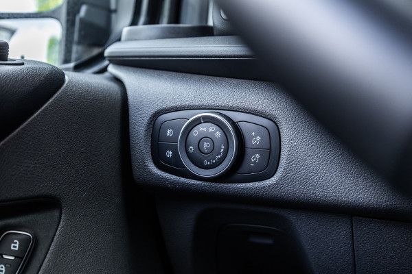 Ford Transit Custom 2.0 TDCI 170 PK L2H1 Limited DC | Dubbel cabine | Raptor Edition | CarPlay | Camera | Navigatie | BLIS | Stoelverwarming | Trekhaak | Cruise control | DAB | Dealer onderhouden | Nieuwe APK