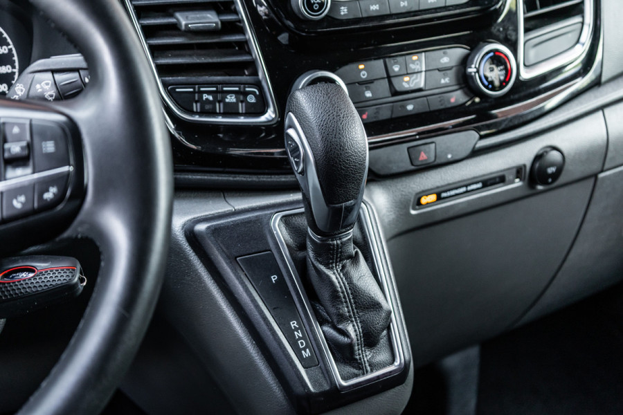Ford Transit Custom 2.0 TDCI 170 PK L2H1 Limited DC | Dubbel cabine | Raptor Edition | CarPlay | Camera | Navigatie | BLIS | Stoelverwarming | Trekhaak | Cruise control | DAB | Dealer onderhouden | Nieuwe APK