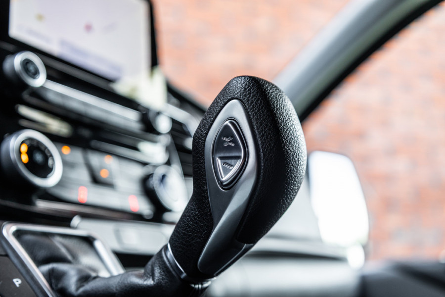 Ford Transit Custom 2.0 TDCI 170 PK L2H1 Limited DC | Dubbel cabine | Raptor Edition | CarPlay | Camera | Navigatie | BLIS | Stoelverwarming | Trekhaak | Cruise control | DAB | Dealer onderhouden | Nieuwe APK
