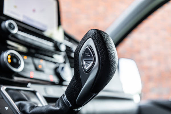 Ford Transit Custom 2.0 TDCI 170 PK L2H1 Limited DC | Dubbel cabine | Raptor Edition | CarPlay | Camera | Navigatie | BLIS | Stoelverwarming | Trekhaak | Cruise control | DAB | Dealer onderhouden | Nieuwe APK