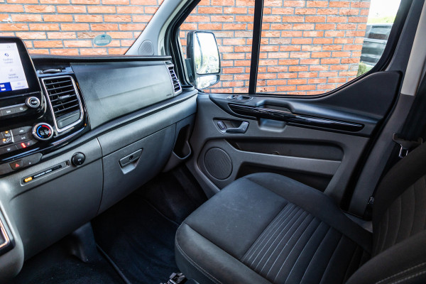Ford Transit Custom 2.0 TDCI 170 PK L2H1 Limited DC | Dubbel cabine | Raptor Edition | CarPlay | Camera | Navigatie | BLIS | Stoelverwarming | Trekhaak | Cruise control | DAB | Dealer onderhouden | Nieuwe APK
