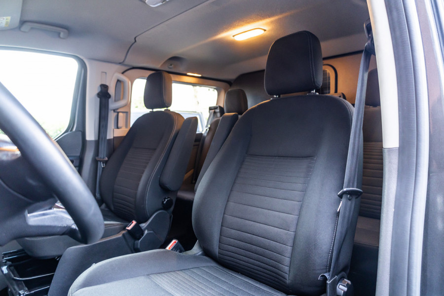 Ford Transit Custom 2.0 TDCI 170 PK L2H1 Limited DC | Dubbel cabine | Raptor Edition | CarPlay | Camera | Navigatie | BLIS | Stoelverwarming | Trekhaak | Cruise control | DAB | Dealer onderhouden | Nieuwe APK