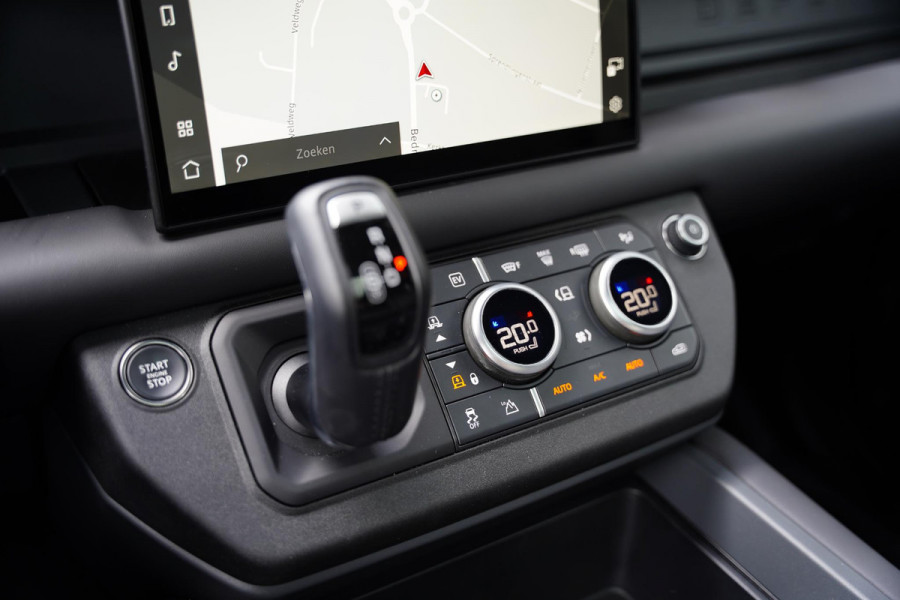 Land Rover Defender P300 E 110 X-Dynamic HSE / Meridian / Elek. Trekhaak / Stoel Koeling