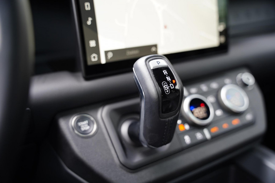 Land Rover Defender P300 E 110 X-Dynamic HSE / Meridian / Elek. Trekhaak / Stoel Koeling