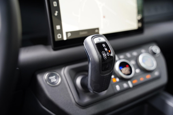 Land Rover Defender P300 E 110 X-Dynamic HSE / Meridian / Elek. Trekhaak / Stoel Koeling