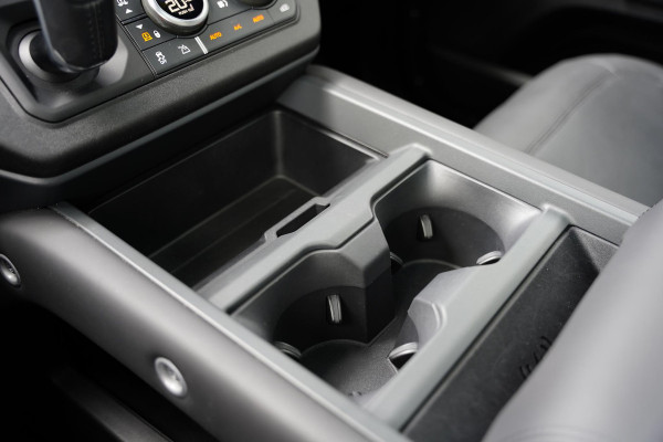 Land Rover Defender P300 E 110 X-Dynamic HSE / Meridian / Elek. Trekhaak / Stoel Koeling