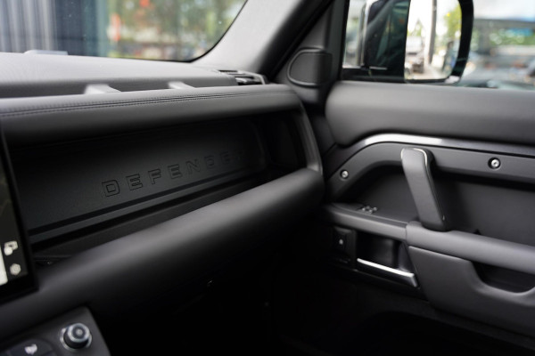 Land Rover Defender P300 E 110 X-Dynamic HSE / Meridian / Elek. Trekhaak / Stoel Koeling